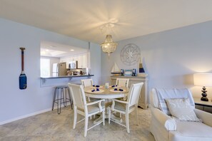 Dining - Ocean Village Condo: 3 Pools, Hot Tub & Beach (Fort Pierce)
