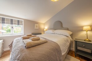 2 bedrooms, iron/ironing board, Internet, bed sheets - 12  Station Road, Holt, Norfolk (Holt)