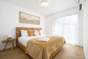 2 bedrooms, iron/ironing board, travel crib, free WiFi - Charming Stylish New T2 Apartment, Lagos Algarve , Portugal . (Lagos)