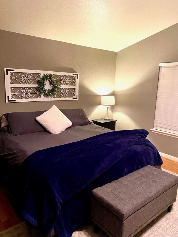 1 habitación, tabla de planchar con plancha, wifi y ropa de cama