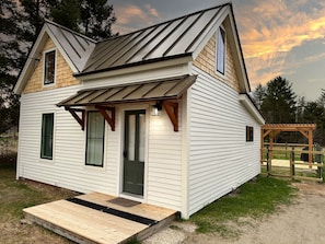 Exterior detail - Cozy Cabin with Modern Amenities. Pet Friendly! Hot Tub! (Kingfield)