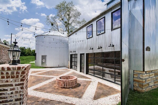 Exterior - Hj's Elevator (Fayetteville)