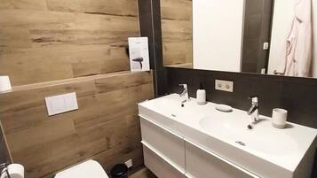 Hair dryer, bidet, towels, toilet paper