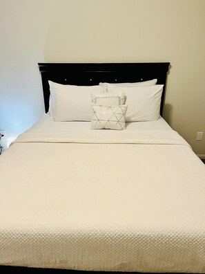 Room - Spacious Lovely House close to airport and Galleria (Houston)