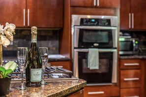 冷蔵庫、電子レンジ、オーブン、食器洗い機