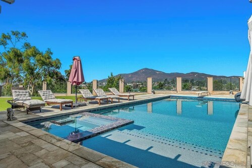 Fletcher Hills luxury, Sunset View, 4 BR, Saltwater Pool and Spa