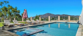 Fletcher Hills luxury, Sunset View, 4 BR, Saltwater Pool and Spa