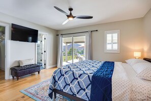 4 多间卧室、客房内保险箱、办公桌、熨斗/熨衣板