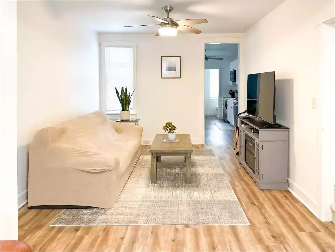 Bright & Cozy - Country Townhome - 5 Star Haven
