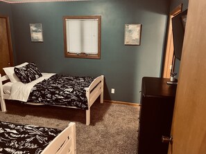 2 bedrooms, iron/ironing board, free WiFi, bed sheets