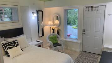 2 bedrooms, iron/ironing board, travel crib, free WiFi