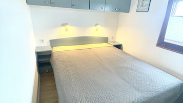 3 bedrooms, iron/ironing board