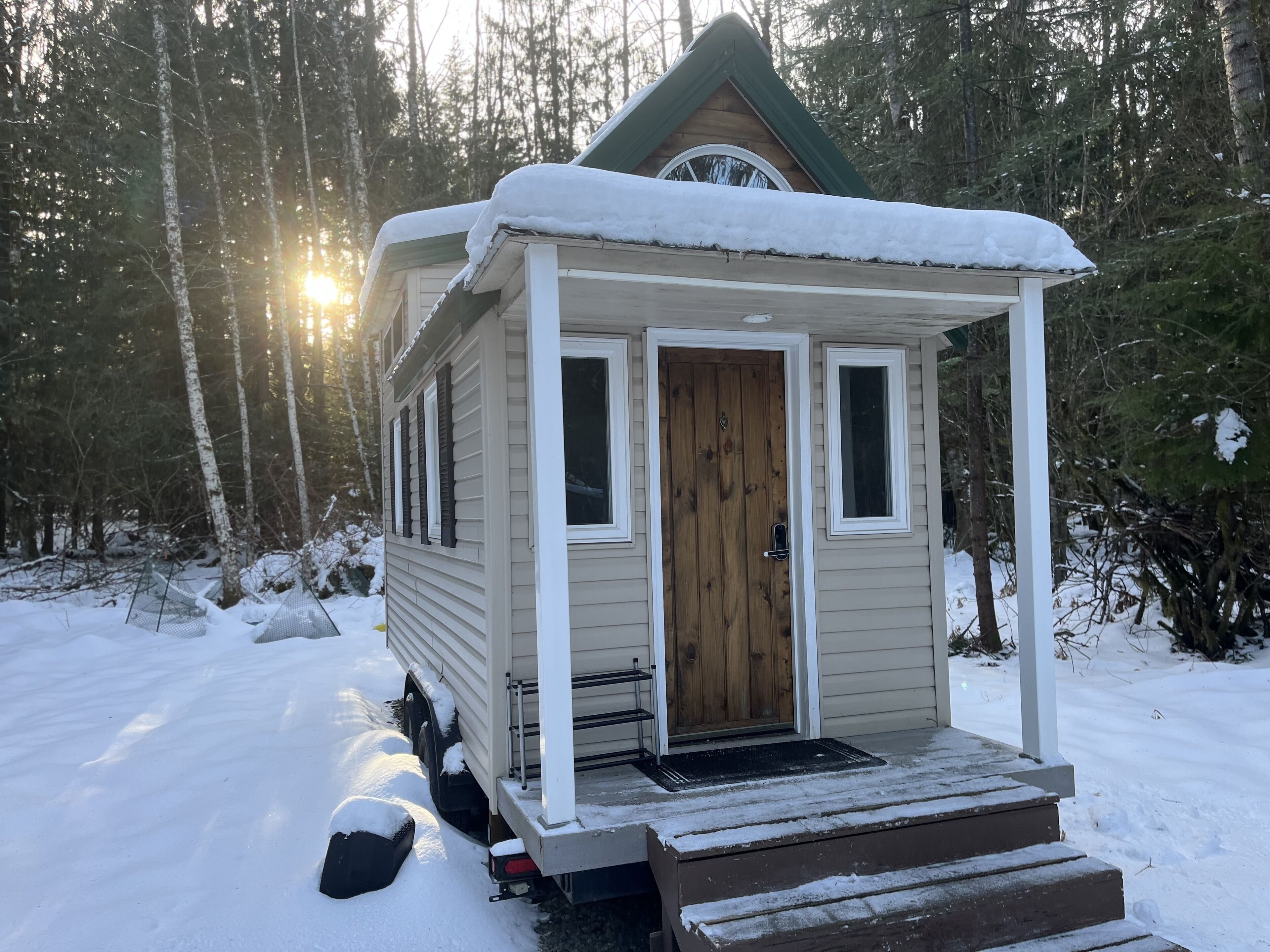 Tiny Home in the wilderness, 20min outside Mt. Rainer and Crystal Mountain