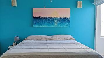 2 slaapkamers, een kluis op de kamer, een bureau