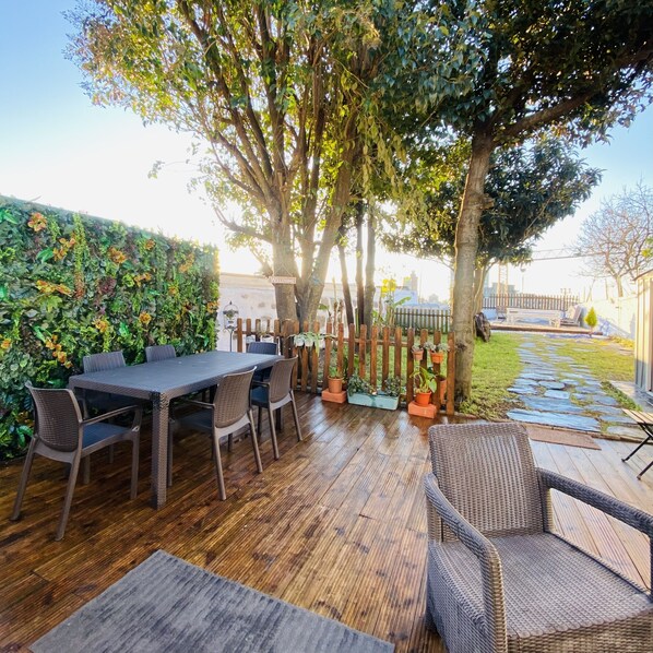 Outdoor dining - Douro Sunset Lounge Está Localizado no Coração da Cidade do Porto (Porto)