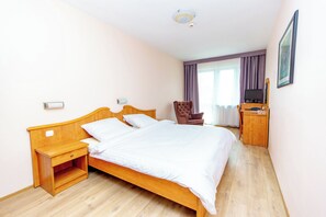 Skrivebord og sengetøy