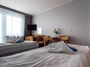 Chambre Standard avec lits jumeaux | Bureau, draps fournis