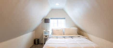 1 bedroom, desk, iron/ironing board, WiFi