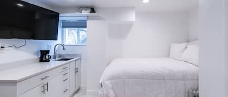 Desk, iron/ironing board, WiFi