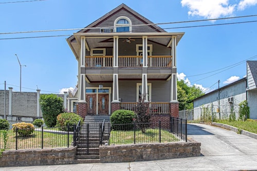 Covenant Park 3 Min - Old City 5 Min - Sleeps 16