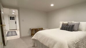 1 bedroom, desk, iron/ironing board, travel cot - LUXURY: Temple Square Retreat (Salt Lake City)