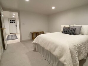 1 Schlafzimmer, Schreibtisch, Bügeleisen/Bügelbrett, Reisekinderbett