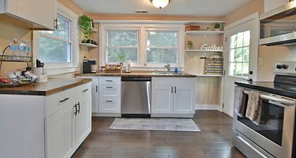 Serene Retreat: 2BR House w/ Wooded View & BBQ grill, Pets OK!