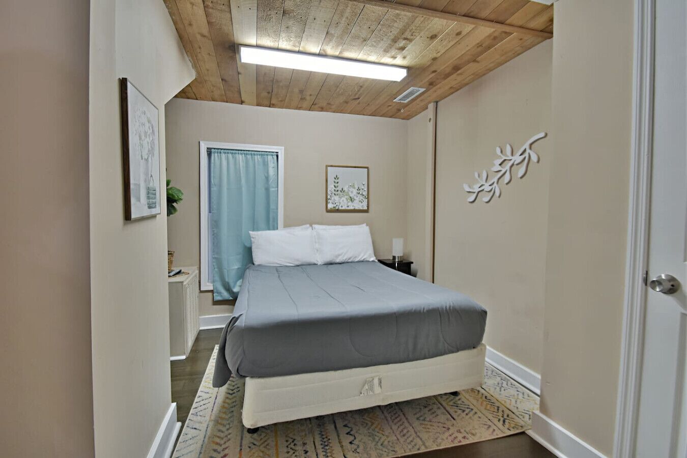 2 soverom, strykejern/-brett, reiseseng for barn og wi-fi (inkludert)