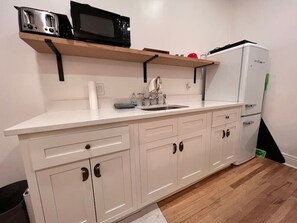Fridge, microwave, oven, stovetop - GREAT FIND! Private Micro Studio Downtown SLC (Salt Lake City)