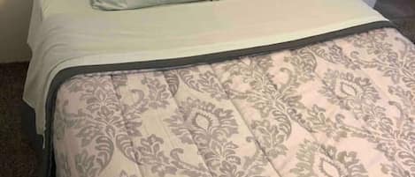 2 bedrooms, desk, iron/ironing board, WiFi