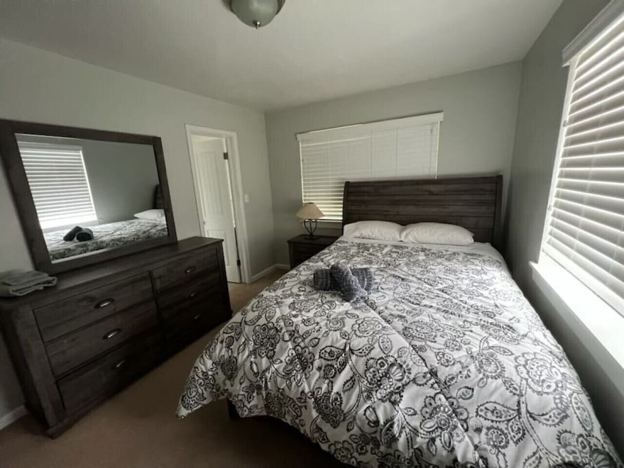 Luxury 3 bedroom modern home minutes  Salt Lake