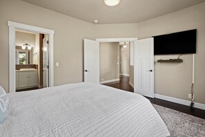 4 bedrooms, free WiFi - Blakely - Old Mill On The Canal, Firepit, Office (Bend)