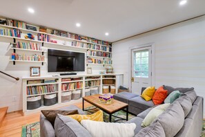 Télévision, livres, chaîne hi-fi