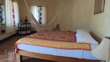 Deluxe Room | 1 bedroom, in-room safe, soundproofing, free WiFi