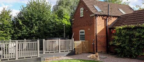 Cottage | Property grounds