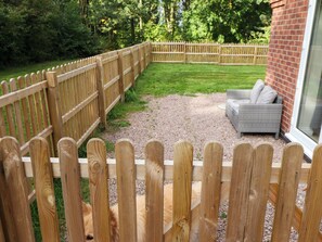 Cottage | Property grounds - Woodland Lodge (Boston)