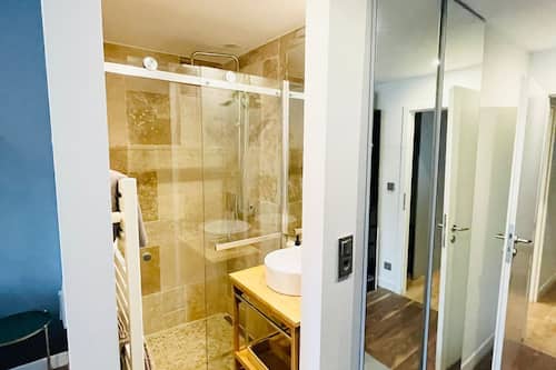 Hair dryer, bidet, towels, toilet paper