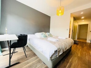 2 bedrooms, desk, iron/ironing board, free WiFi - Luxury 2 bedrooms with Parking&Balcony (Luxembourg City)