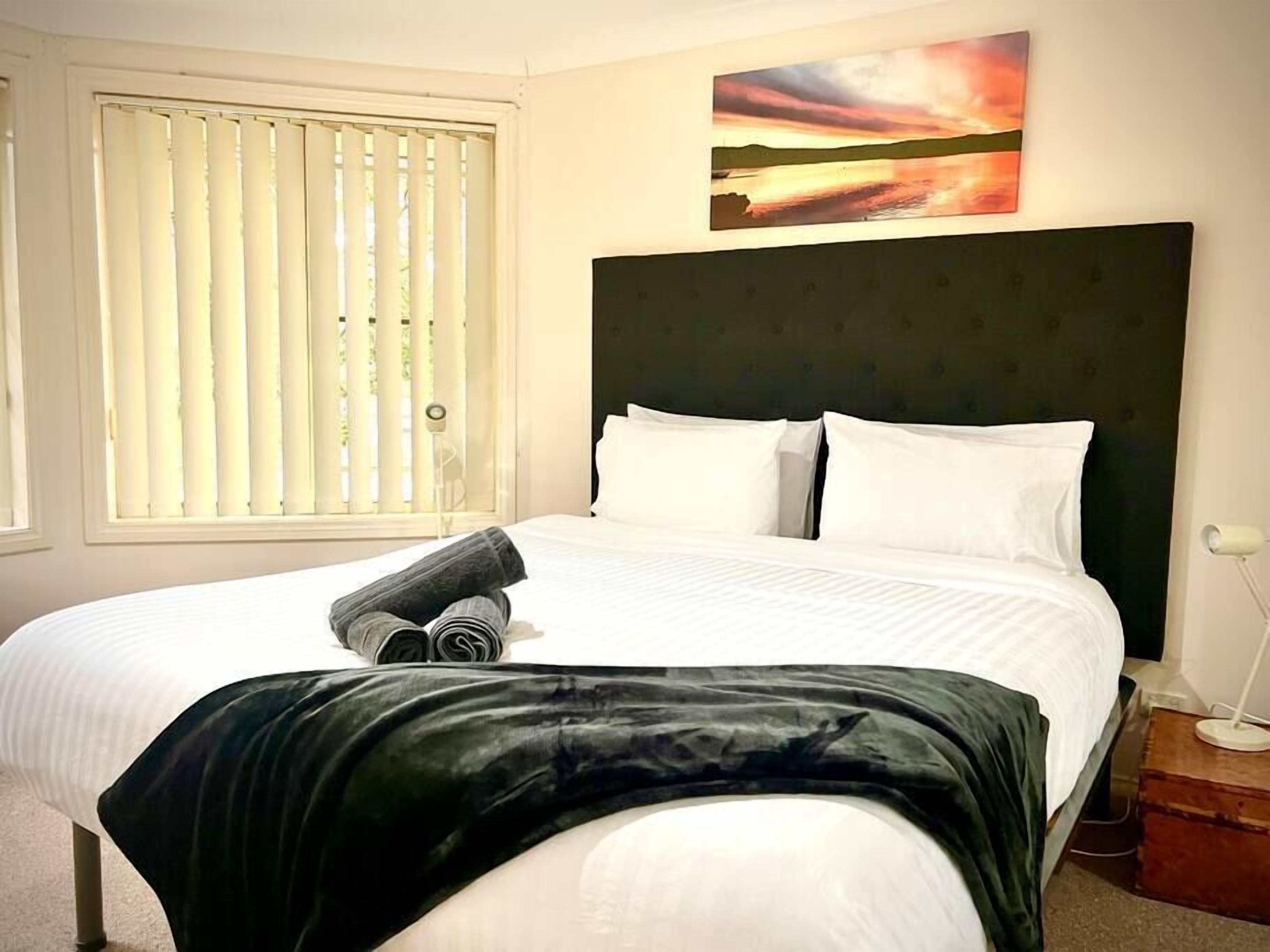 Master Bedroom - King Bed (1)