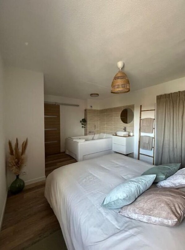 1 bedroom, free WiFi, bed sheets