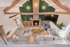 Fireplace, video game console - The Waterfall Retreat (Penrith)