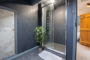 Lift - The Waterfall Retreat (Penrith)