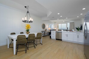 Dining - ~8th Floor Beautifully Updated Beachfront 2B/2B W/FREE Beach Chairs/Umbrella~ (Panama City Beach)