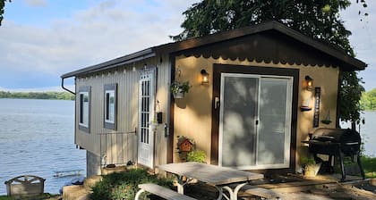 Super spacious cabin. Simple layout and great views overlooking the lake!