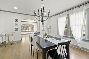 Dining - Stunning Midtown 3 BR Near Expo and Downtown (Tulsa)