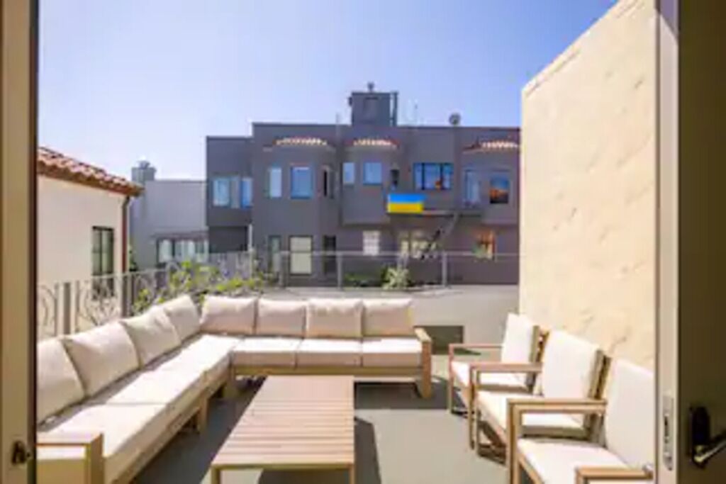 The One on Marina Blvd 4 bedrooms & 4 full bathrooms