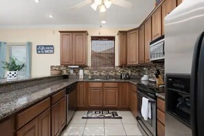 Fridge, microwave, oven, stovetop - Luxurious 2 bedroom 2 bath condo,walk to the beach (South Padre Island)