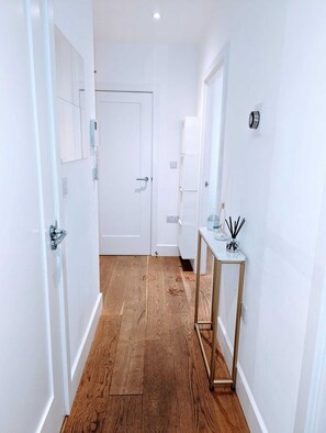 Interior - 2 bedroom apartment with roof top terrace and chill out lounge (London)