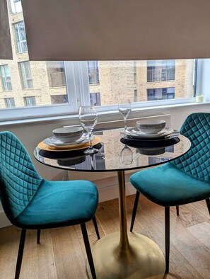 Dining - 2 bedroom apartment with roof top terrace and chill out lounge (London)