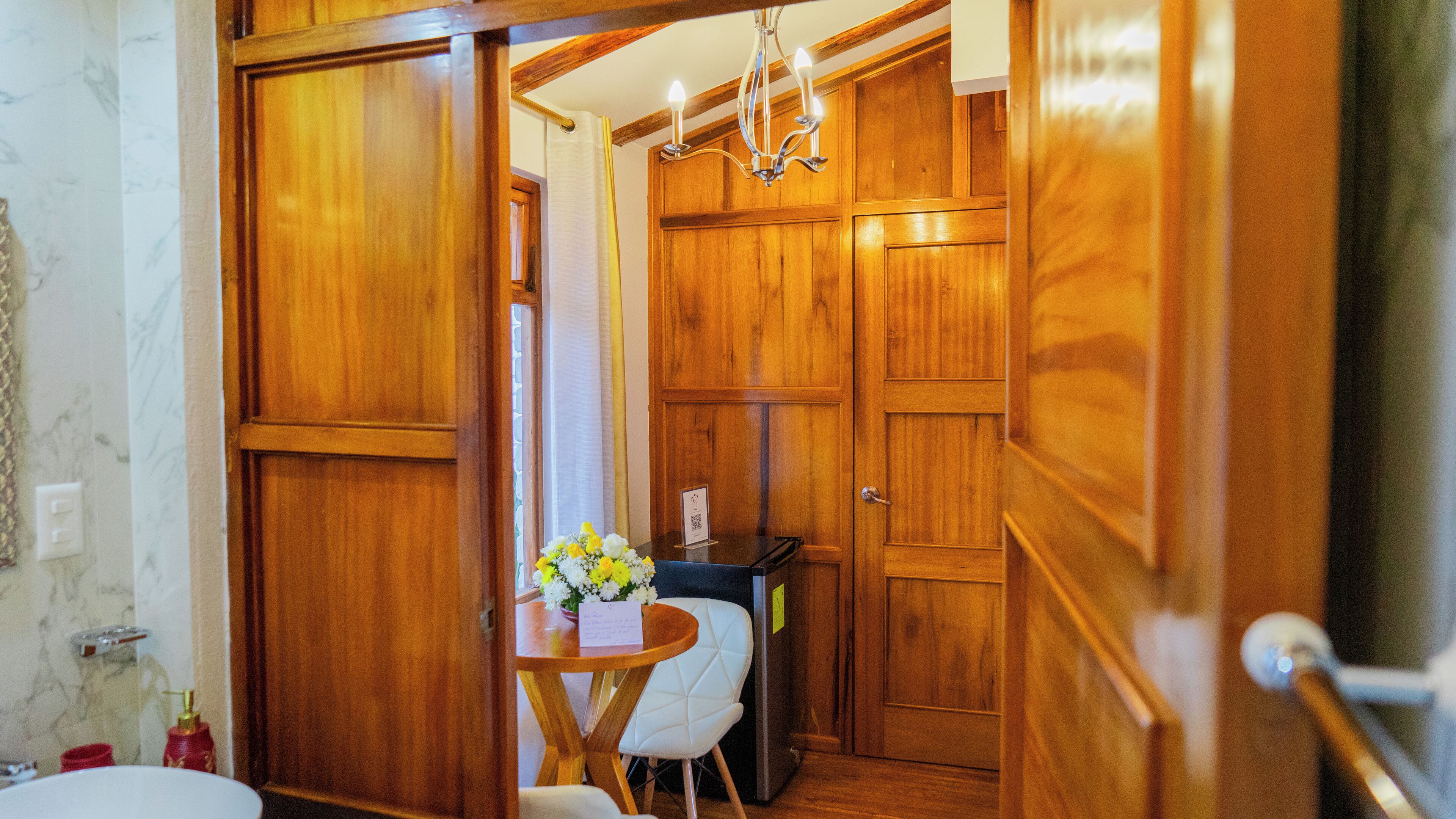 Romantic Studio Suite | Living area